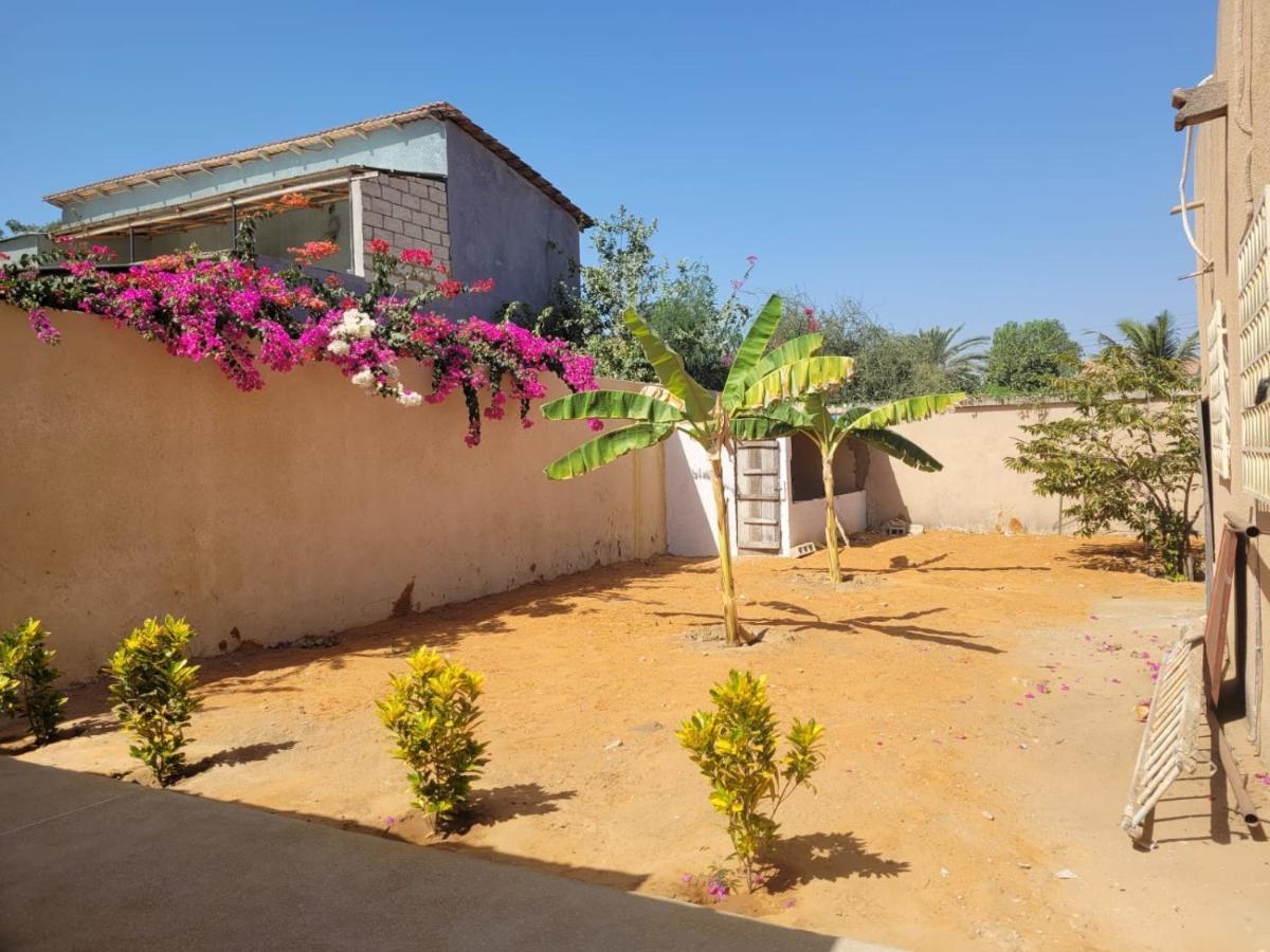 Auberge Keur Ely Ouoran Exteriör bild