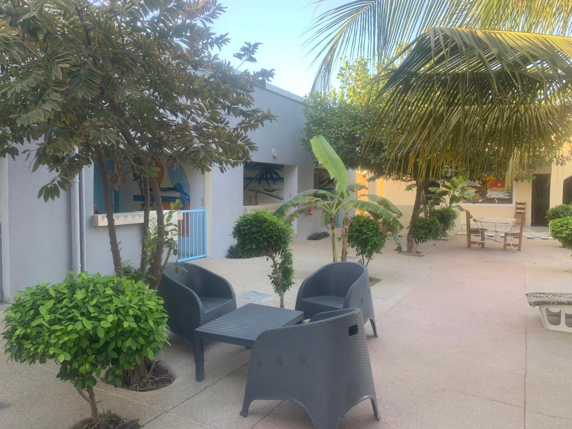 Auberge Keur Ely Ouoran Exteriör bild